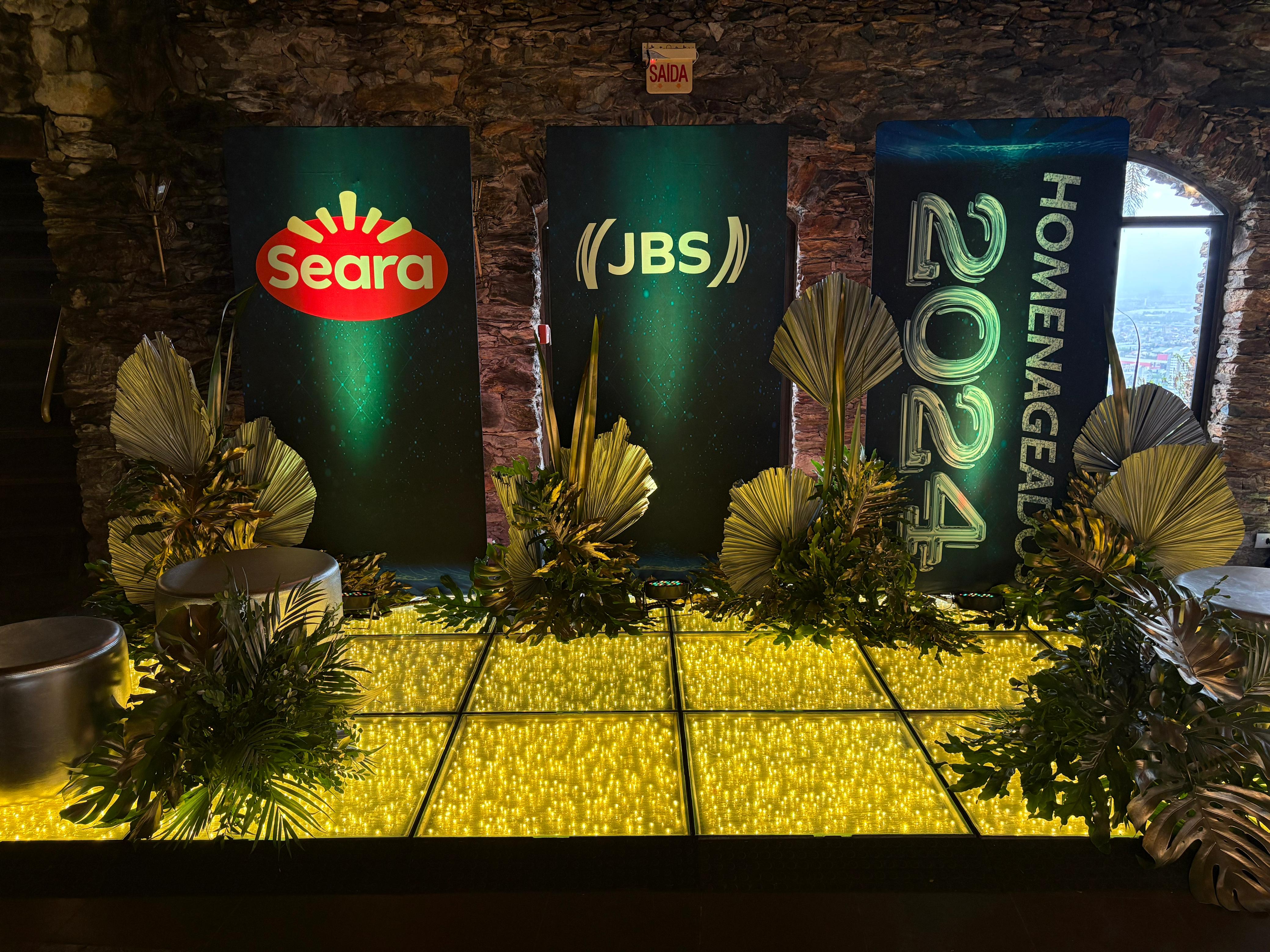 Free HTML5 Template by FREEHTML5.co